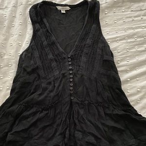 women’s black flowy tank top